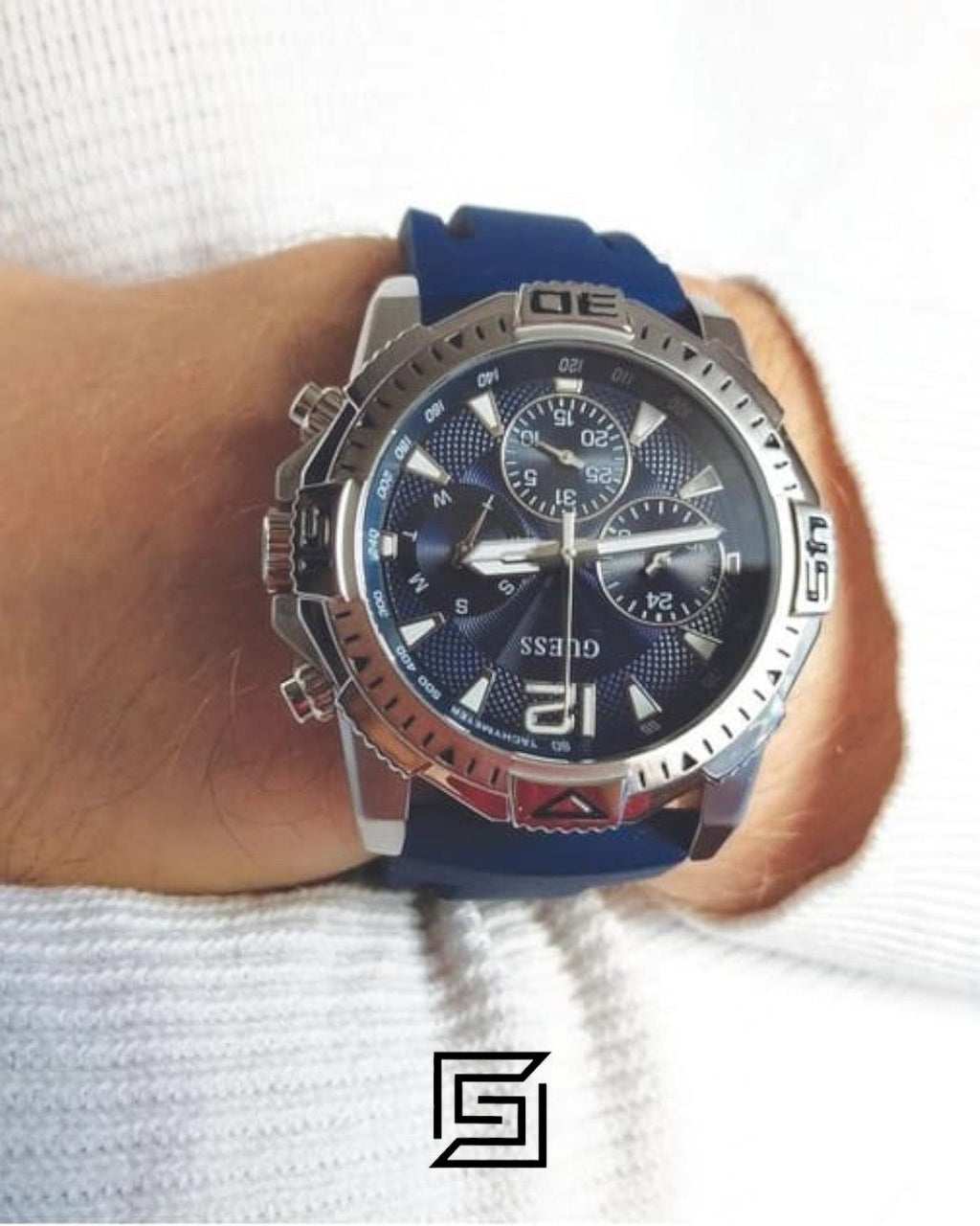 GUESS MEN SILVER Tone Analog Band Color BLUE WATCH GW0211G1